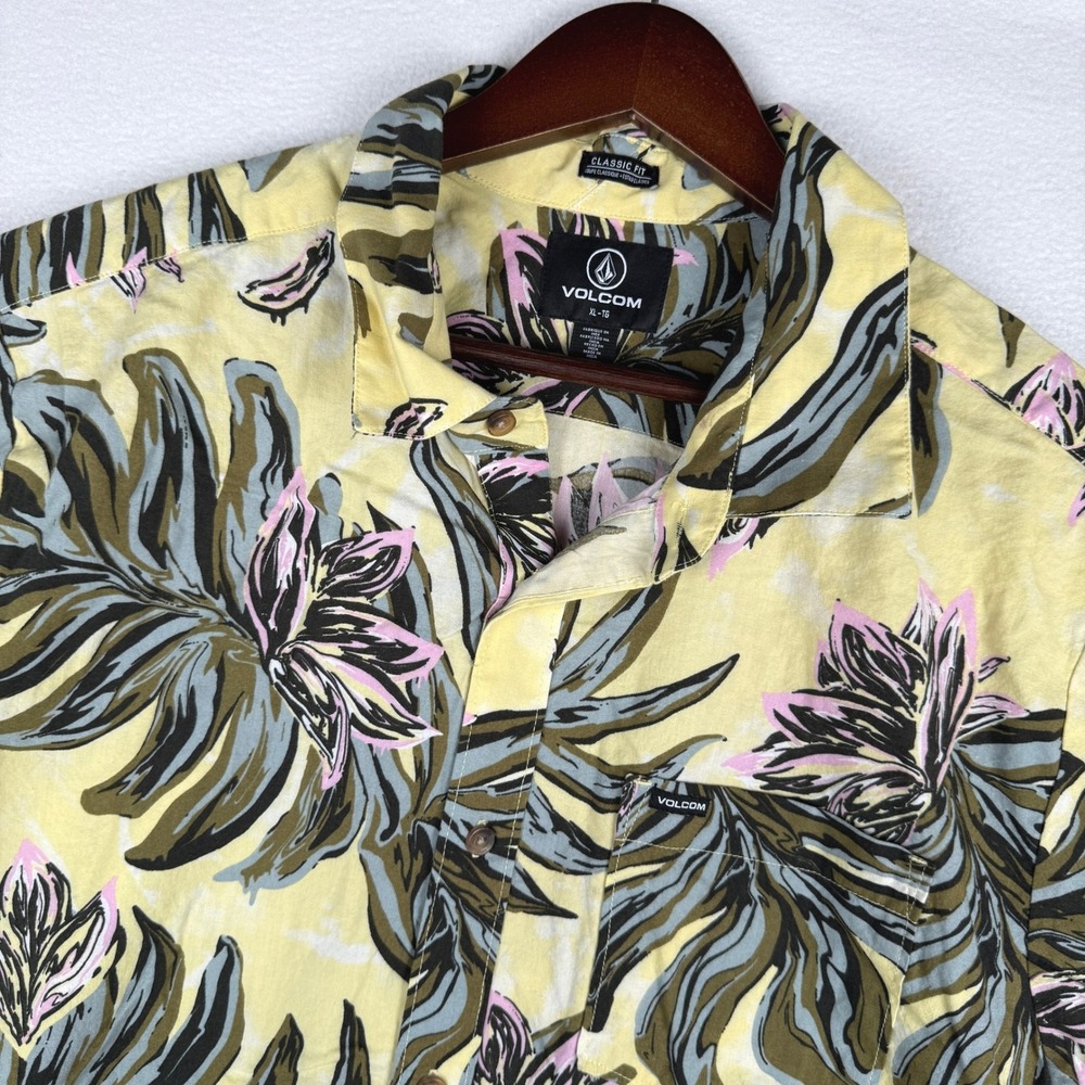Volcom Button Up Shirt Mens XL Yellow Floral S/S Classic Fit Tropical Hawaiian